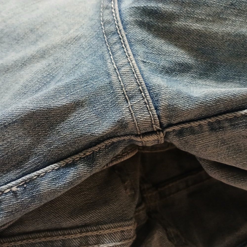 Torrid Distressed Light Blue Women's Jeans - Picture 3 of 8